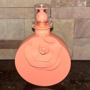Valentino blush perfume. Brand new. Would make a perfect Christmas present!
